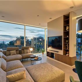 6 bedroom villa with pool and roof terrace, Sveti Stefan, sleeps 12